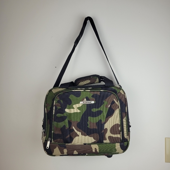 Rockland Small Carryon Travel Bag Camo Two Outside Zip Pockets Shoulder Strap - Picture 1 of 10